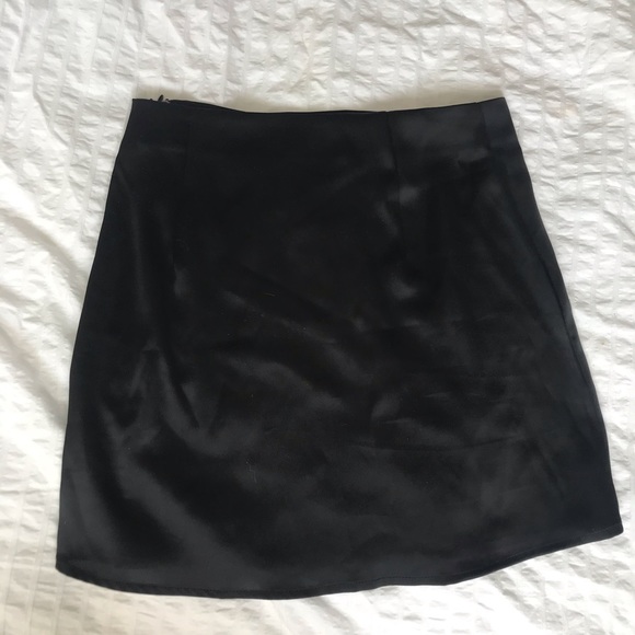 Black silk mini skirt - Picture 2 of 5